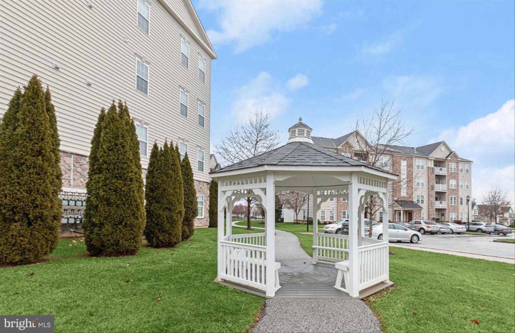 COURTYARDS AT WAVERLY WOODS - Residential
