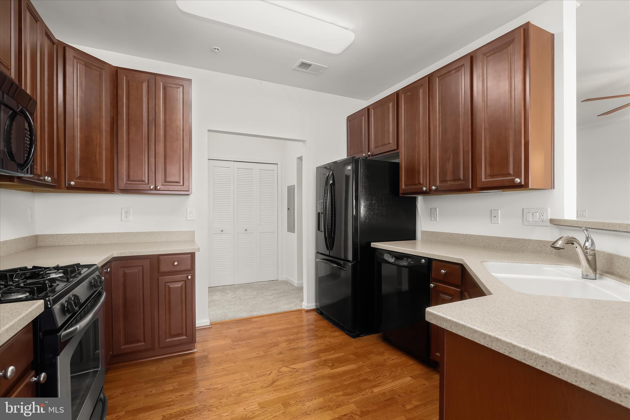 COURTYARDS AT WAVERLY WOODS - Residential