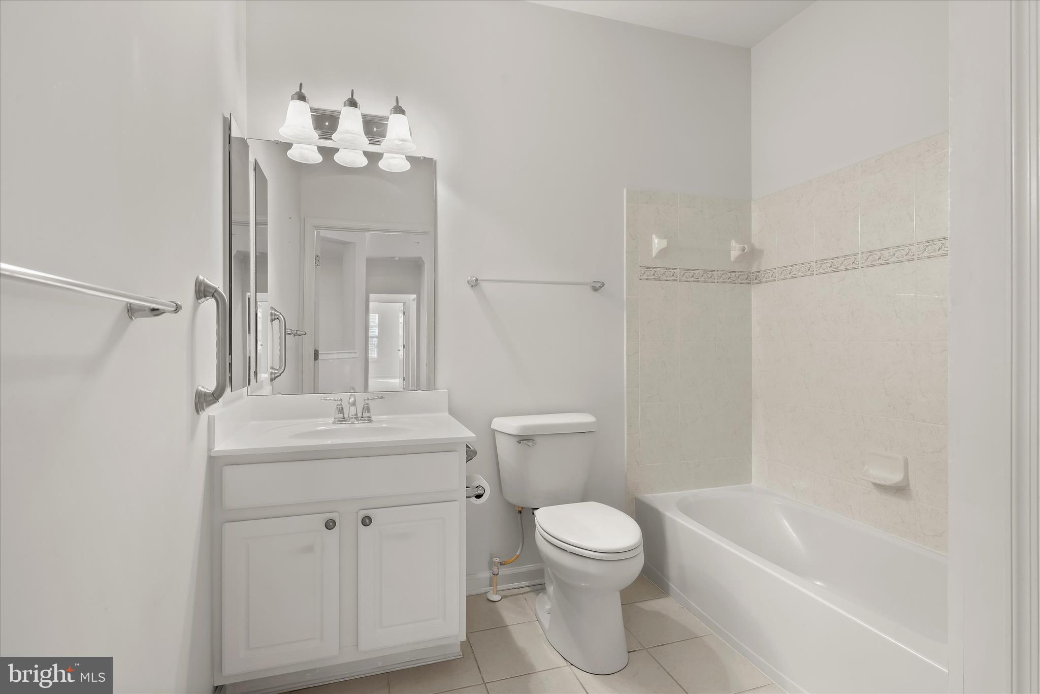 COURTYARDS AT WAVERLY WOODS - Residential