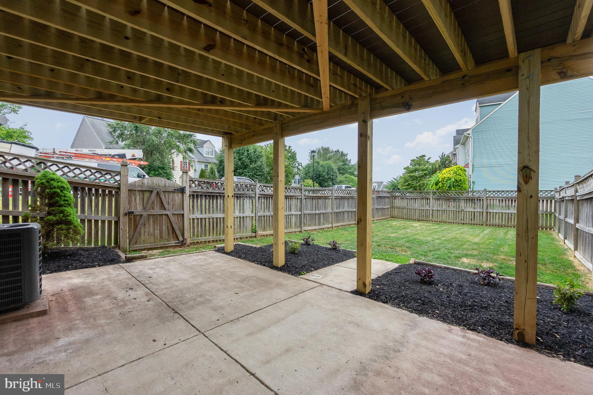 CONSTANT FRIENDSHIP - Residential