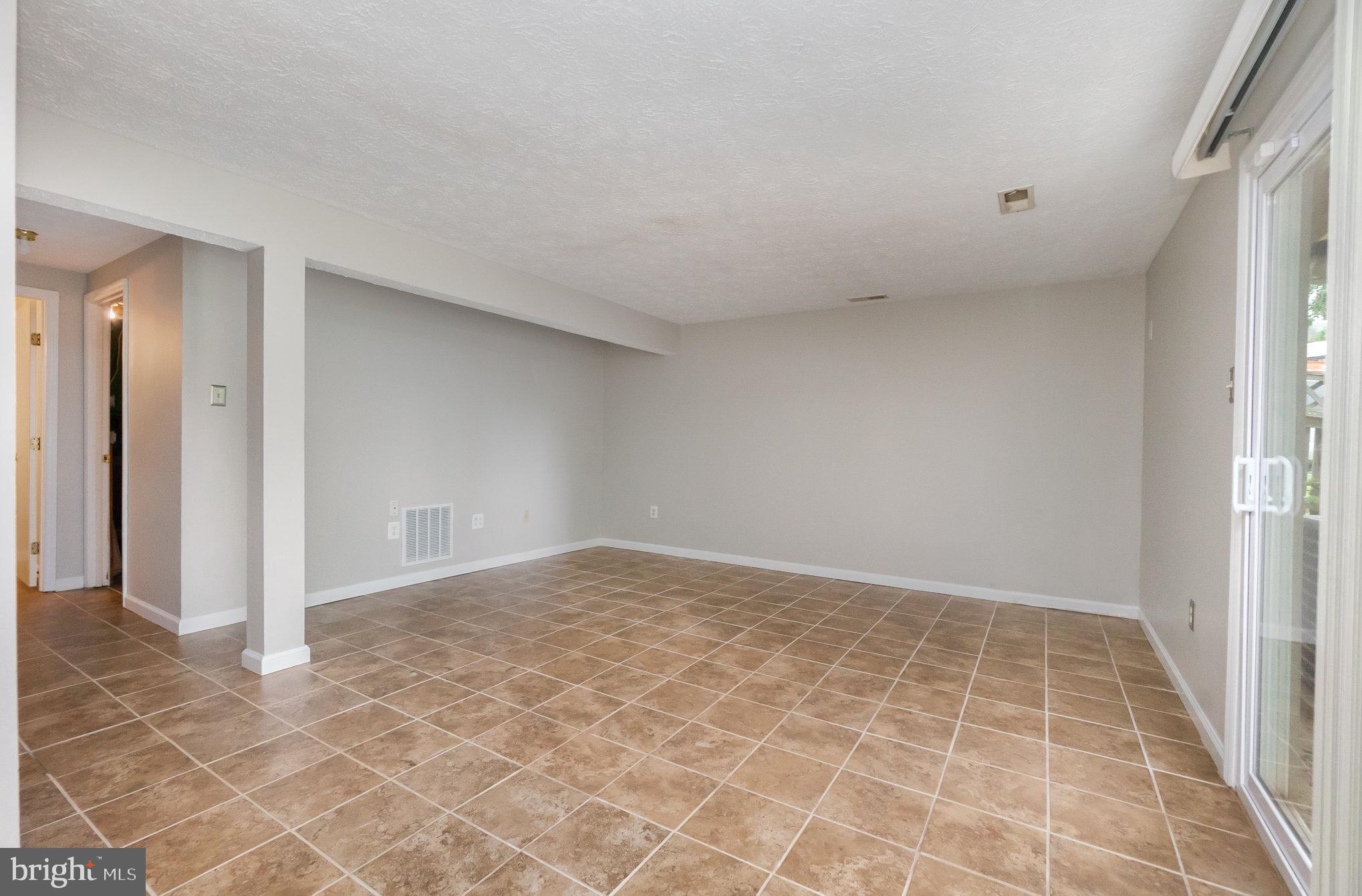 CONSTANT FRIENDSHIP - Residential