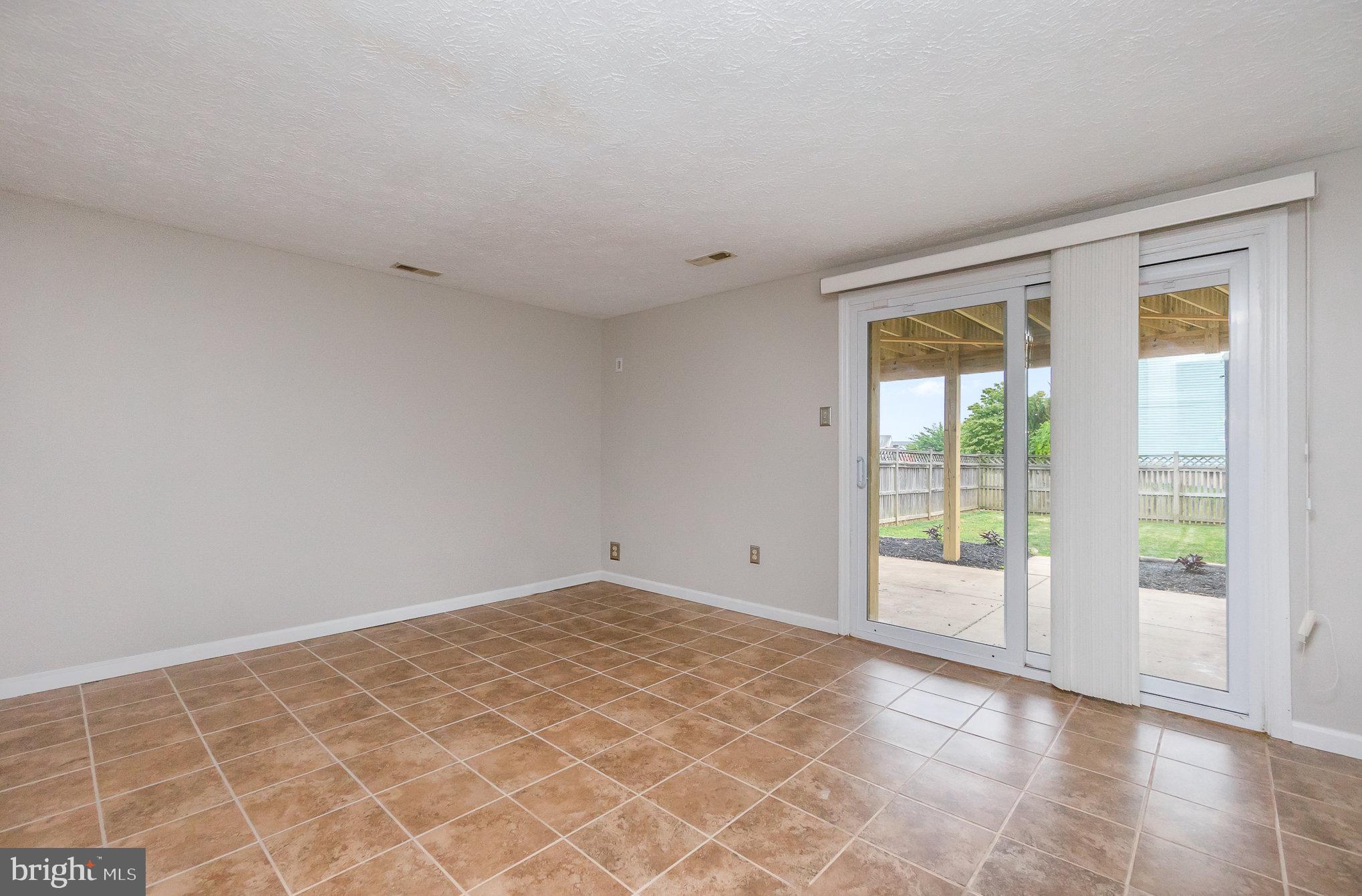 CONSTANT FRIENDSHIP - Residential