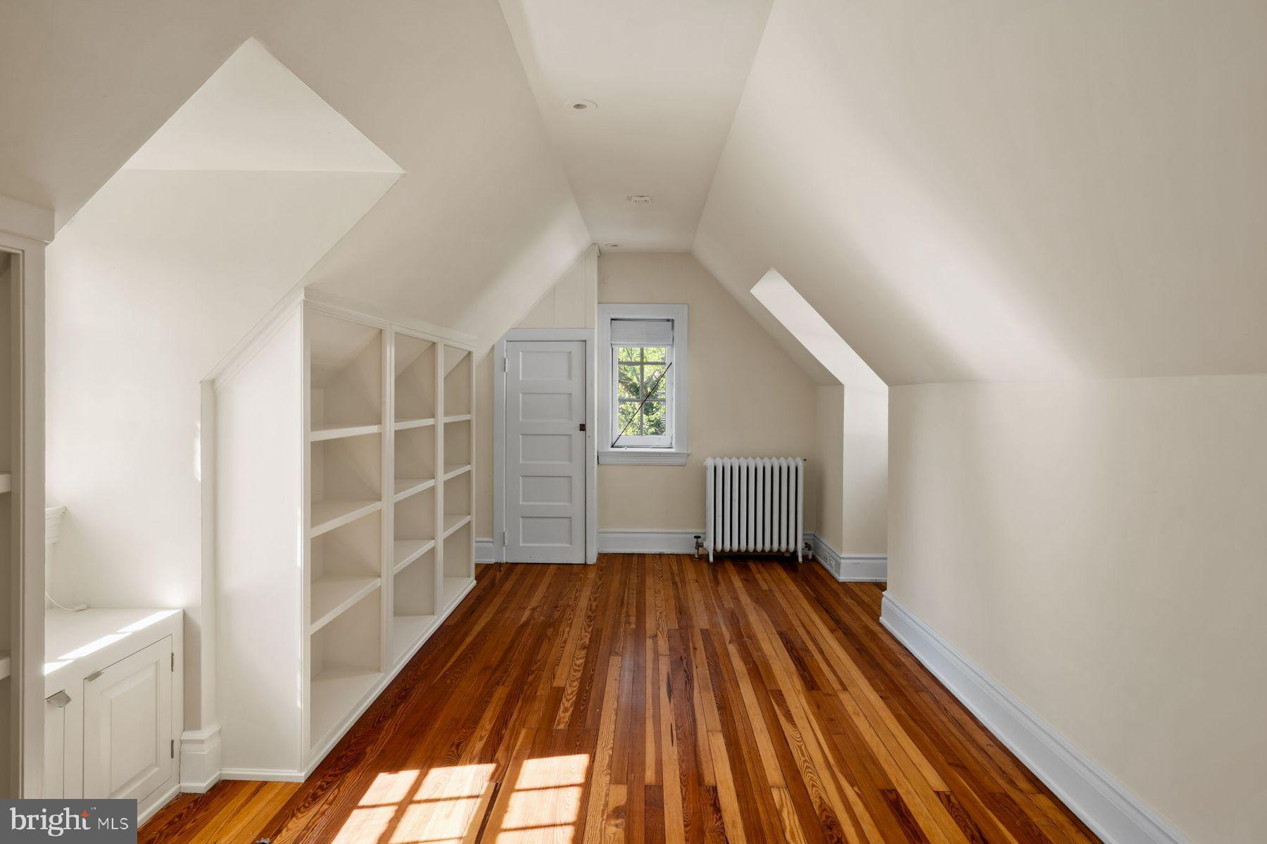 CHESTNUT HILL - Residential