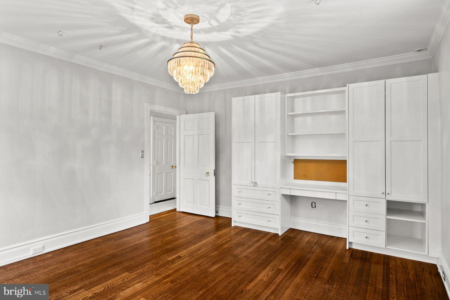 CHESTNUT HILL - Residential