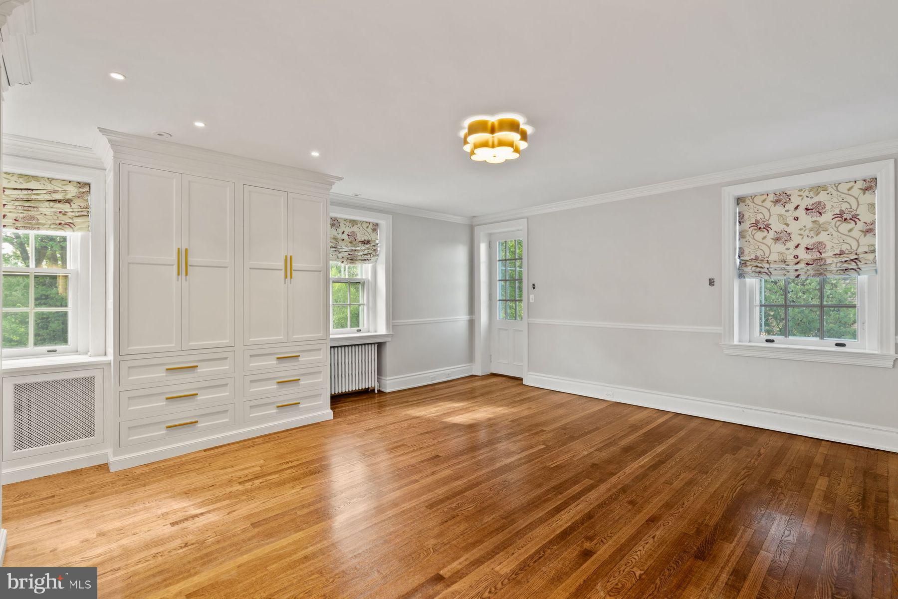 CHESTNUT HILL - Residential