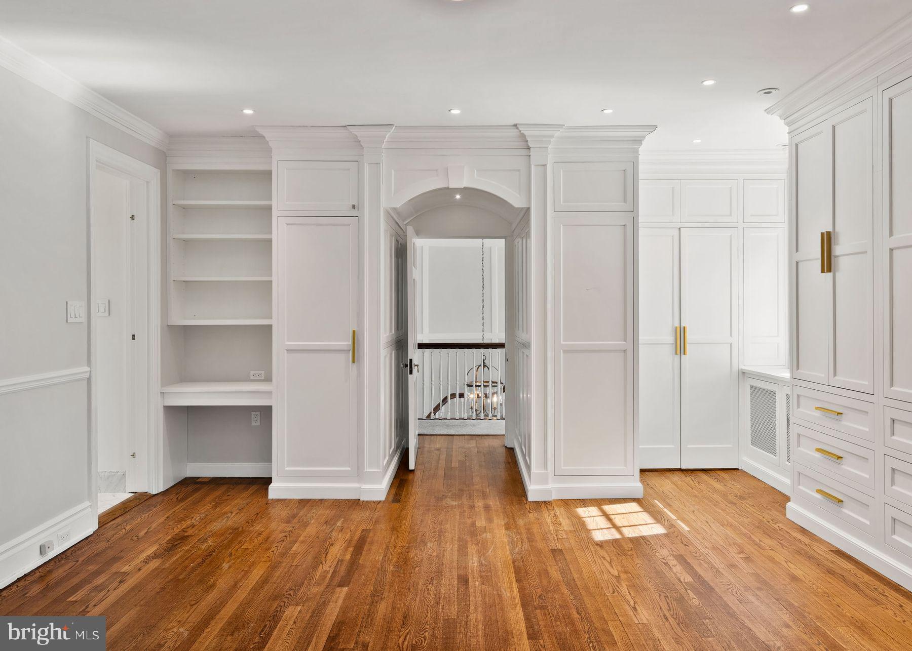 CHESTNUT HILL - Residential