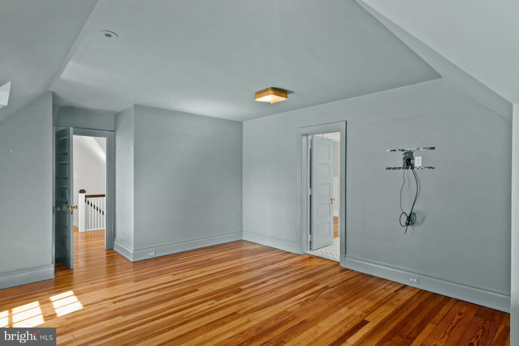 CHESTNUT HILL - Residential