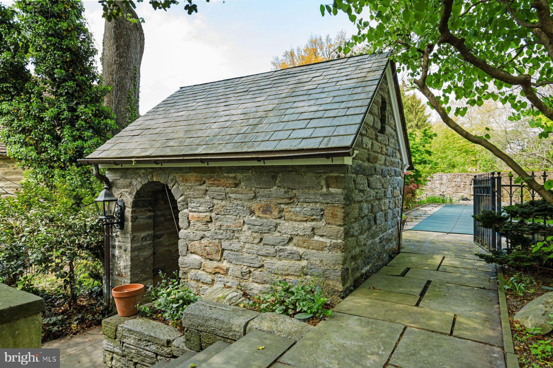 CHESTNUT HILL - Residential