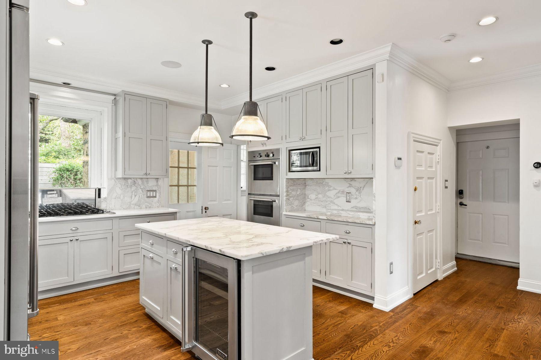 CHESTNUT HILL - Residential