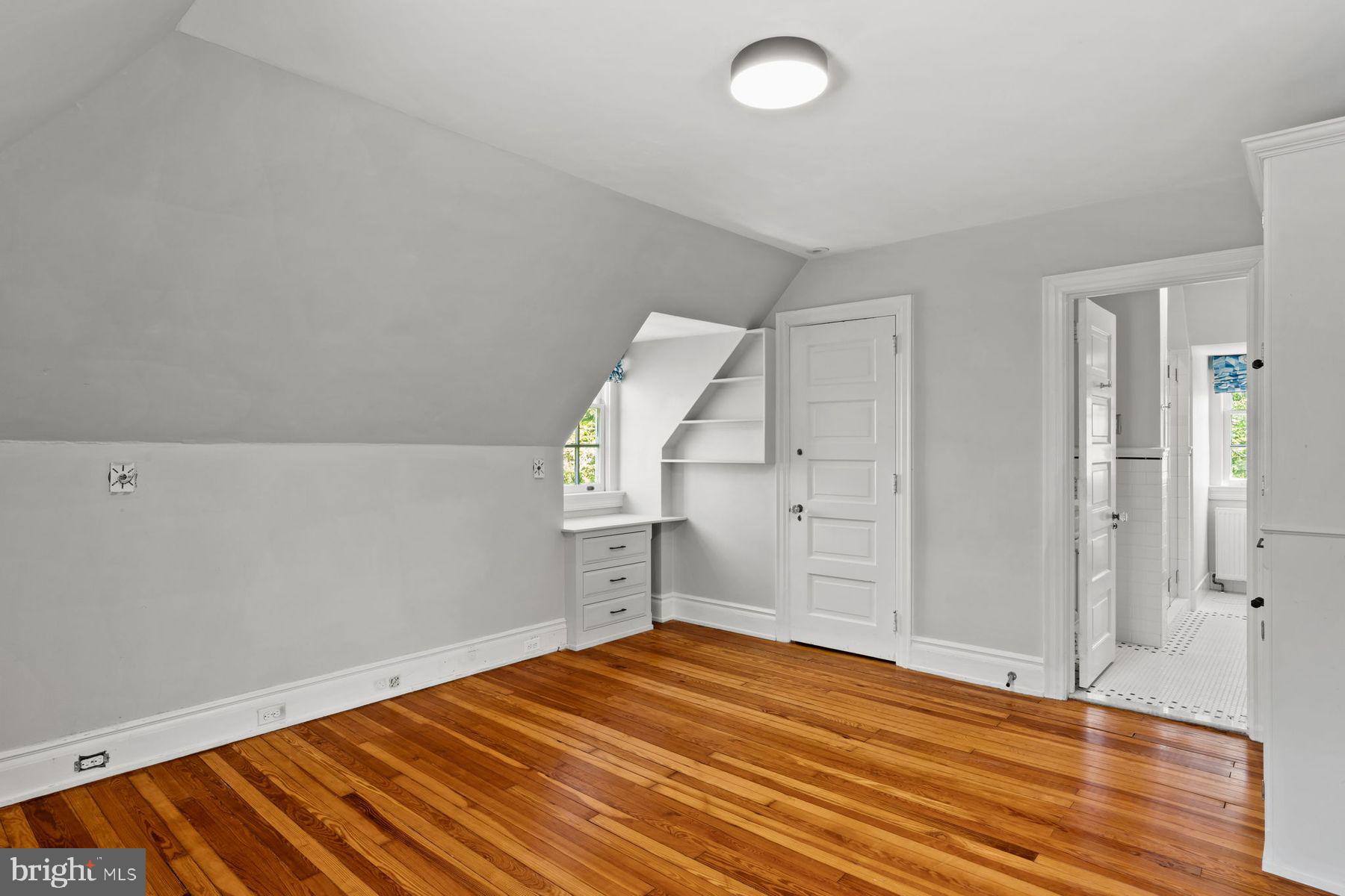 CHESTNUT HILL - Residential