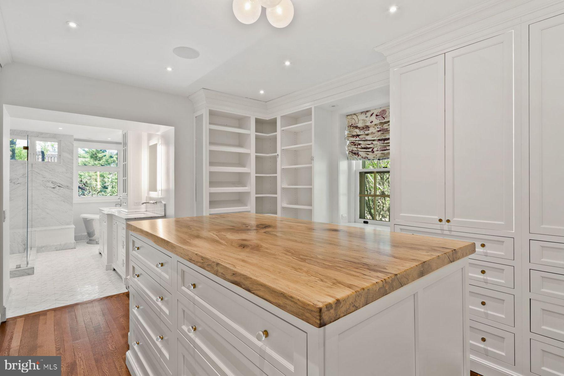 CHESTNUT HILL - Residential