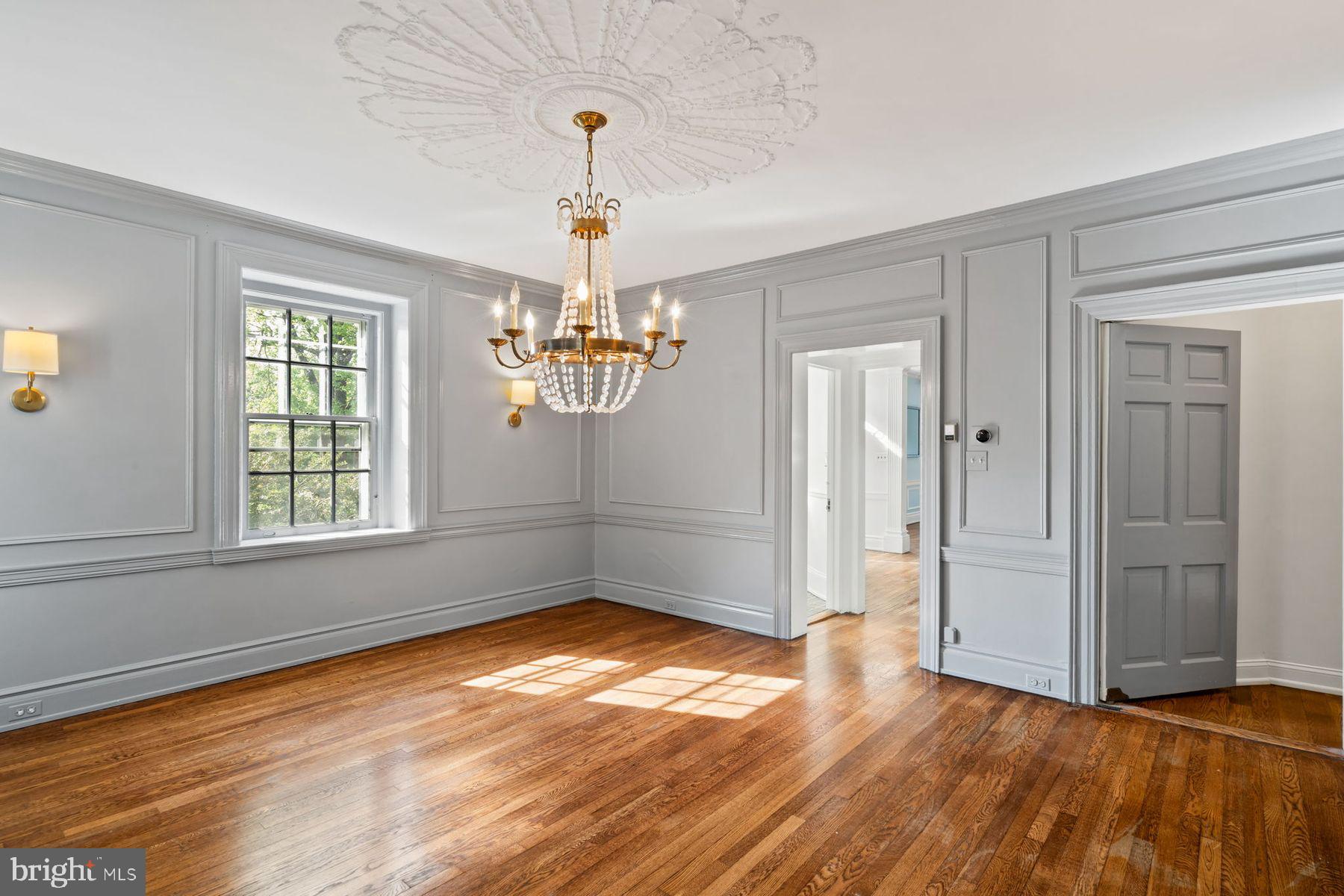 CHESTNUT HILL - Residential
