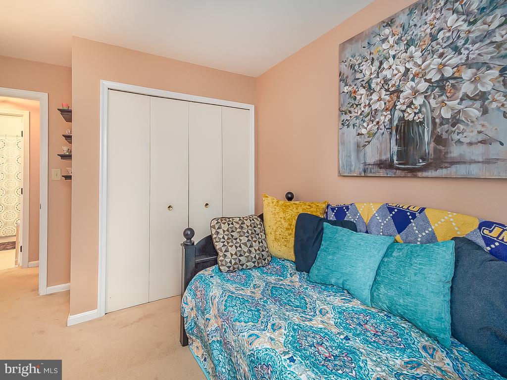 SUNNINGDALE MEADOWS - Residential