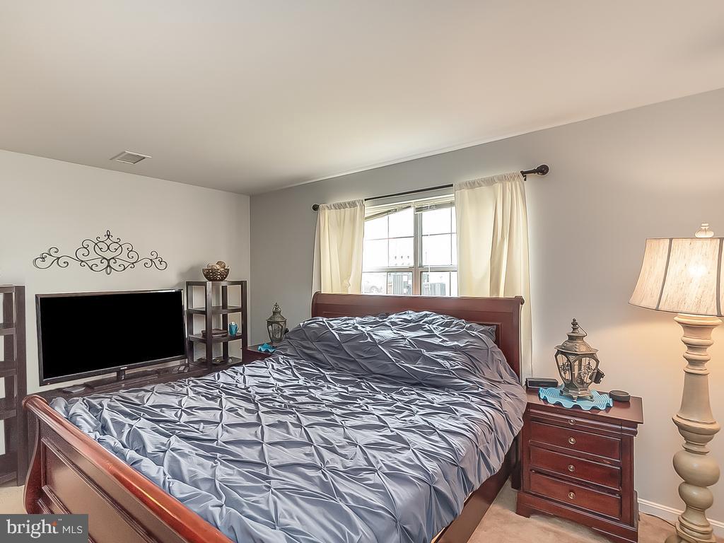 SUNNINGDALE MEADOWS - Residential