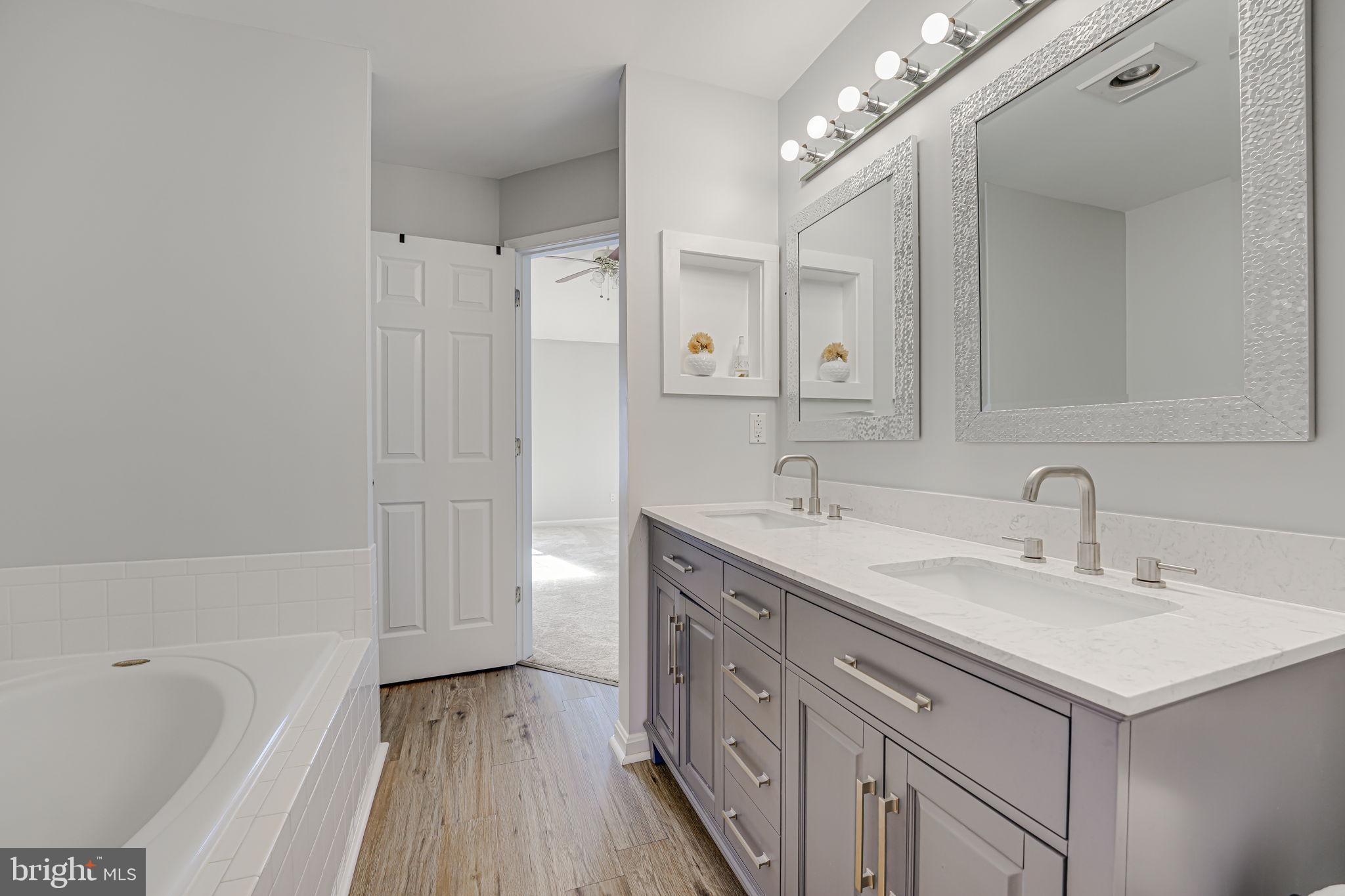 SOUTH RIDING - Residential