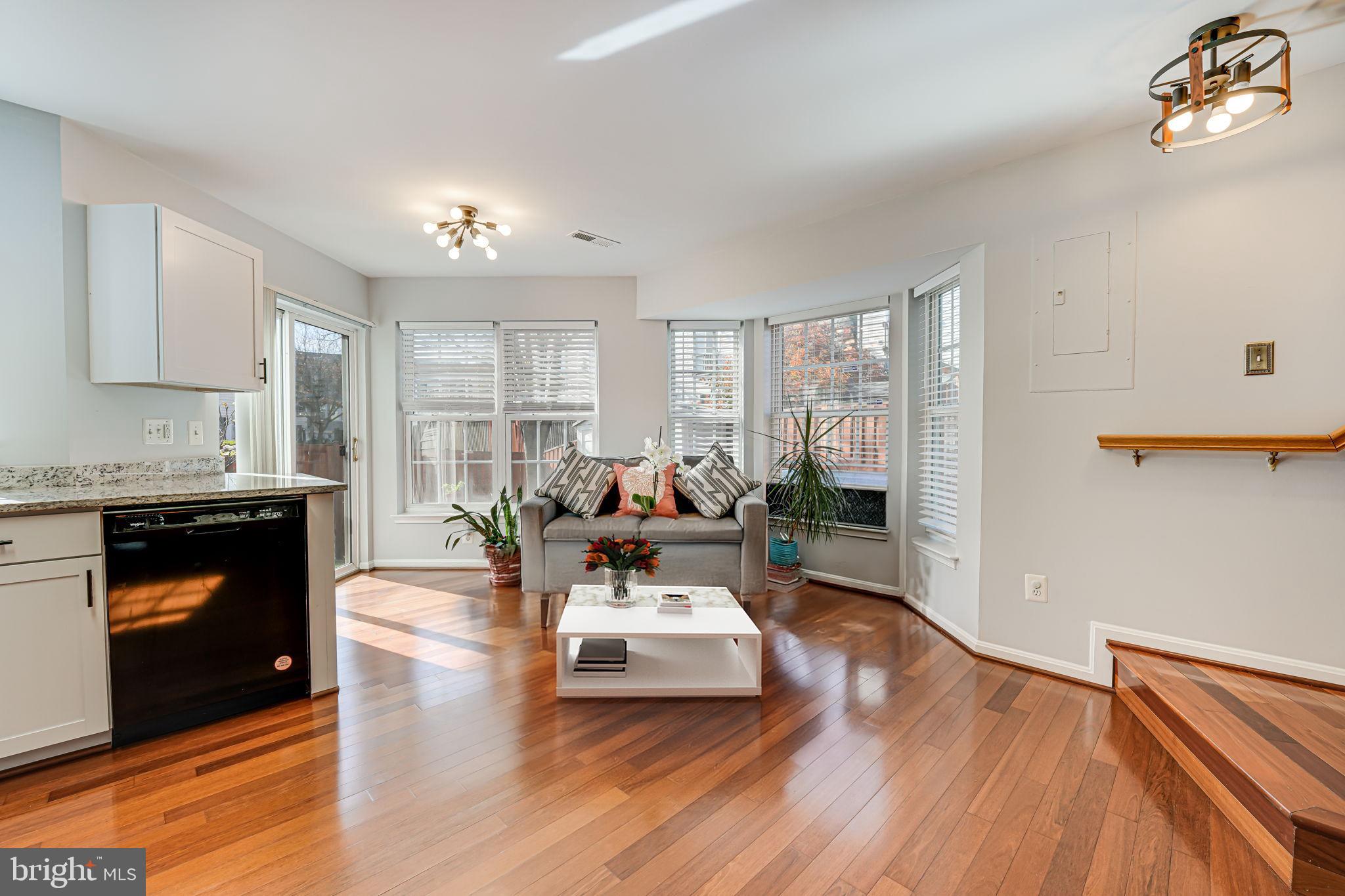 SOUTH RIDING - Residential