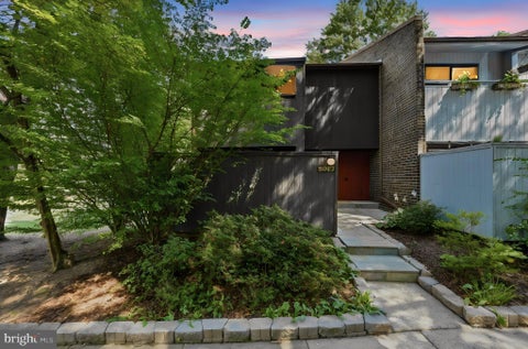 Photo of 2017 Wethersfield Court, RESTON, VA 20191 (MLS # VAFX2335458)