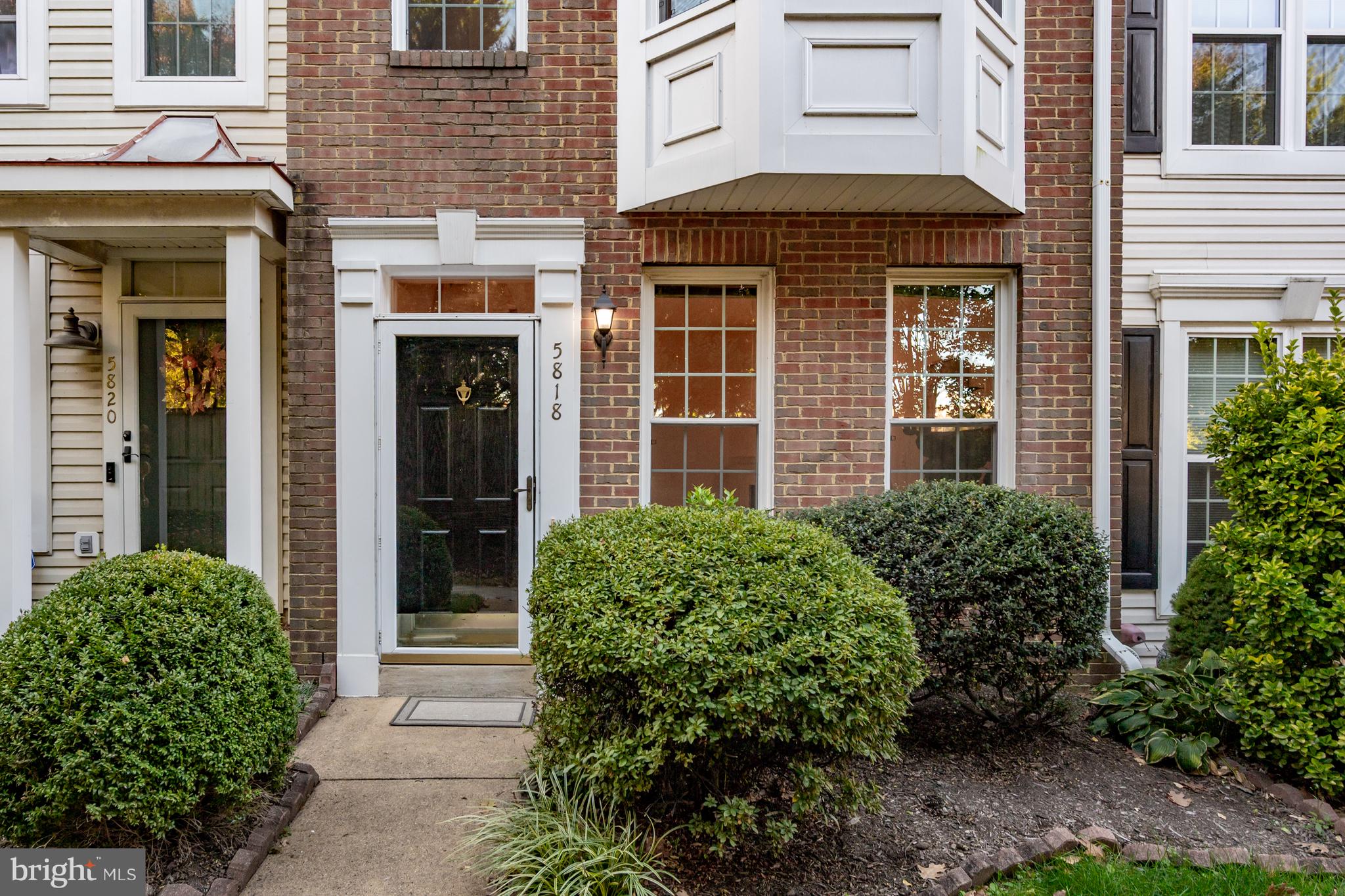 5818 COWLING COURT