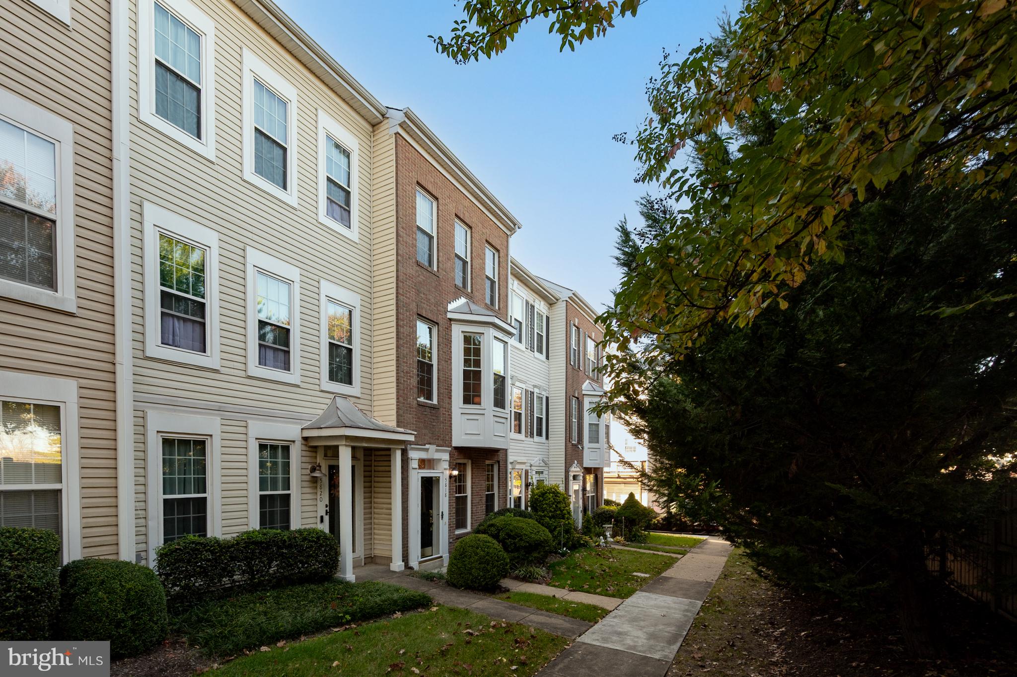 5818 COWLING COURT