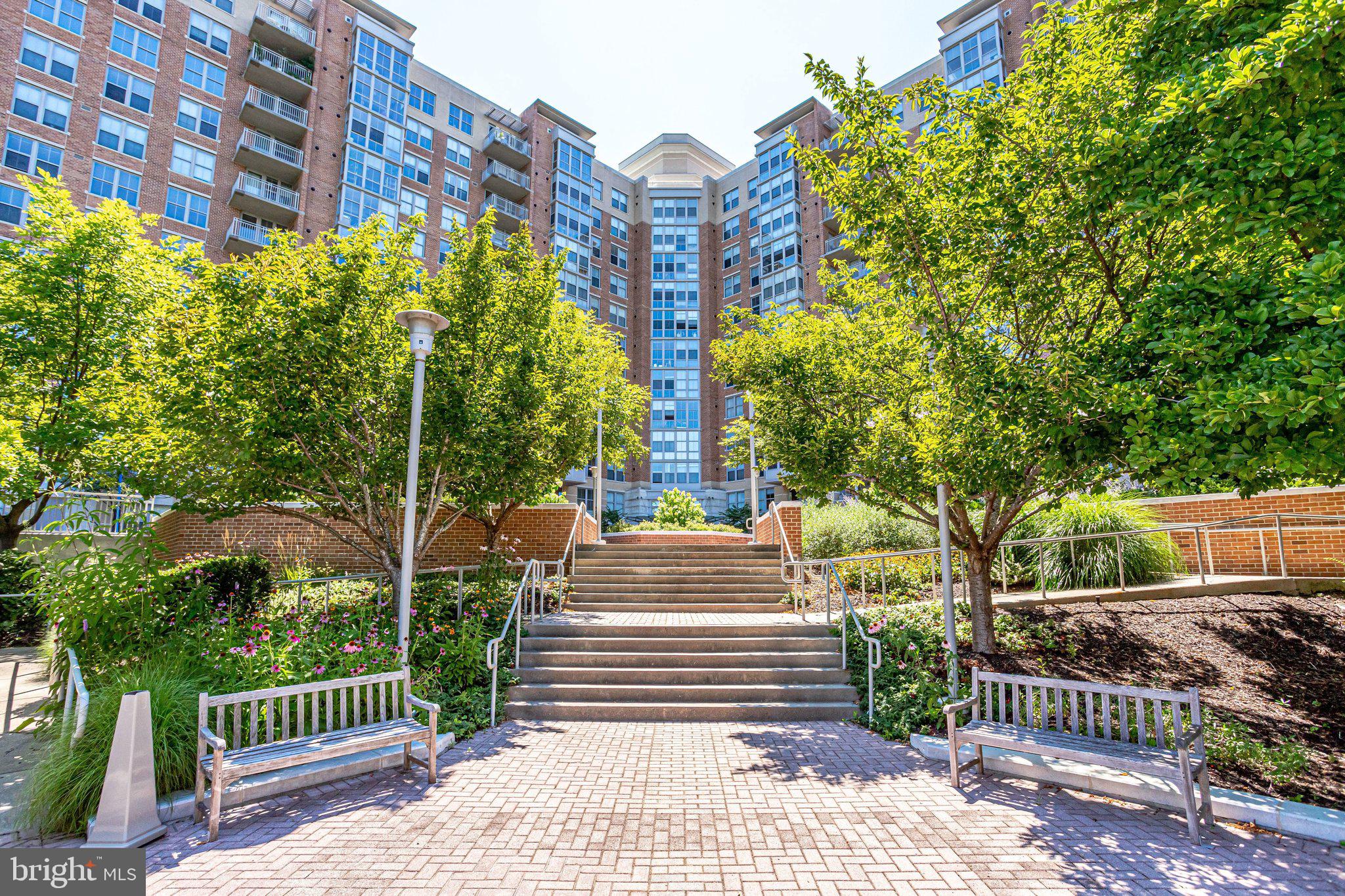 CARLTON HOUSE - Residential