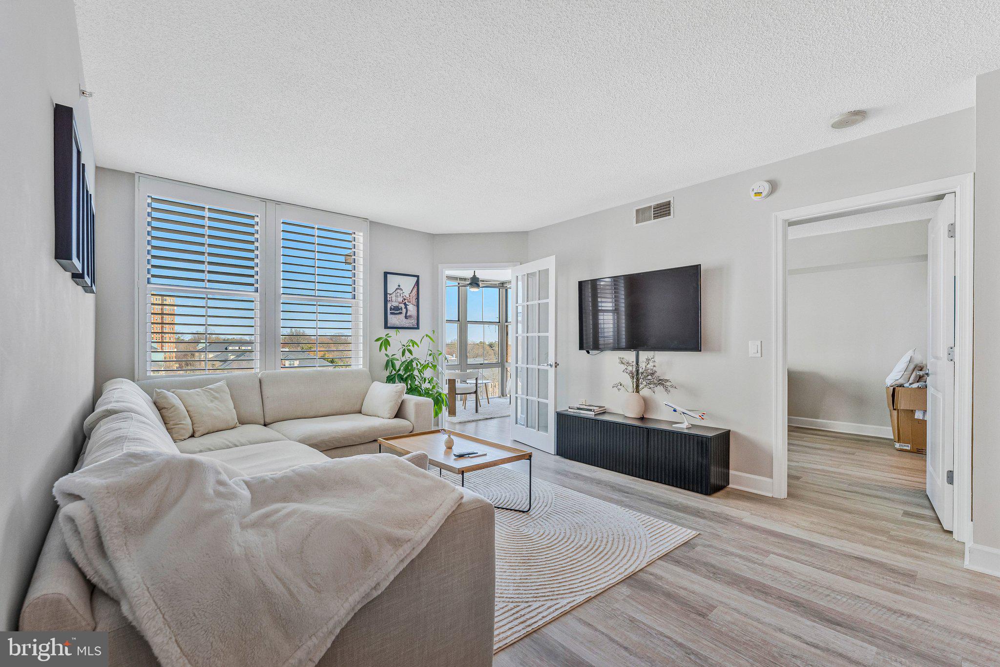 CARLTON HOUSE - Residential