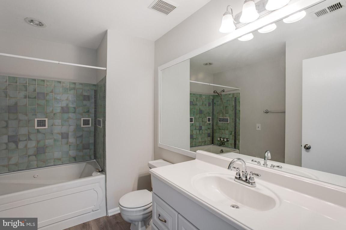 GLENSHIRE TOWNE - Residential