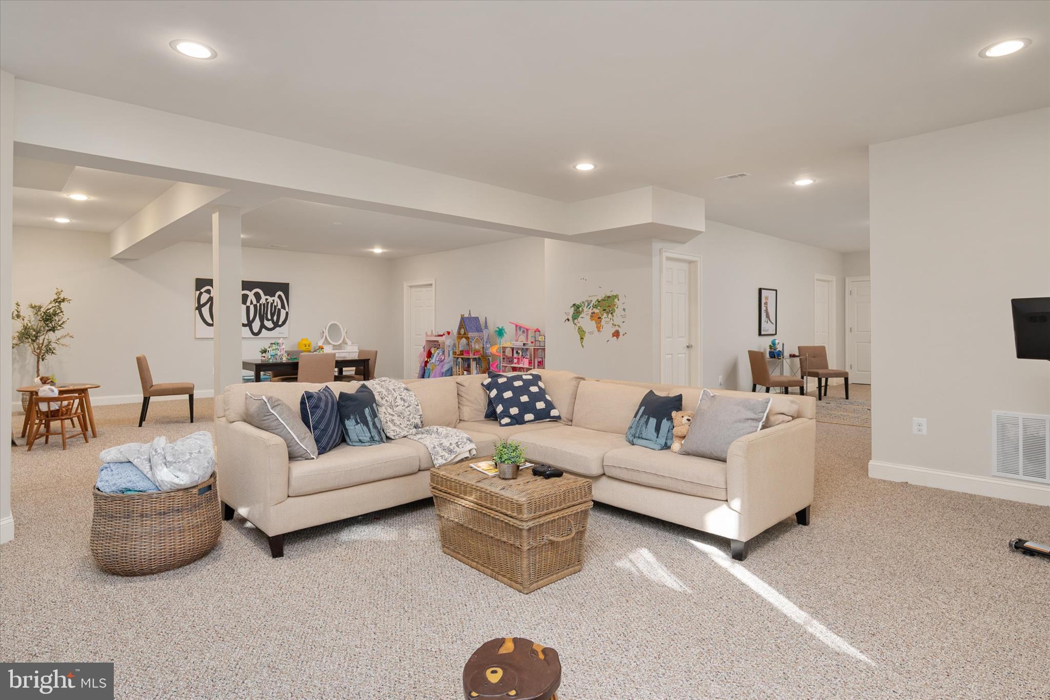 SOUTH RIVER COLONY - Residential