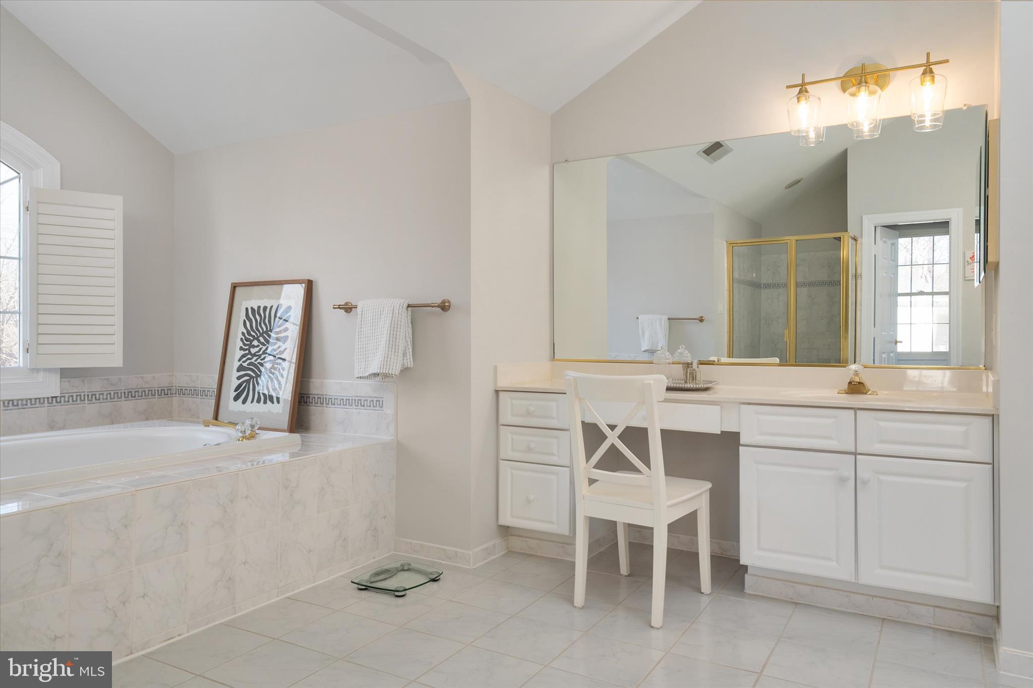 SOUTH RIVER COLONY - Residential