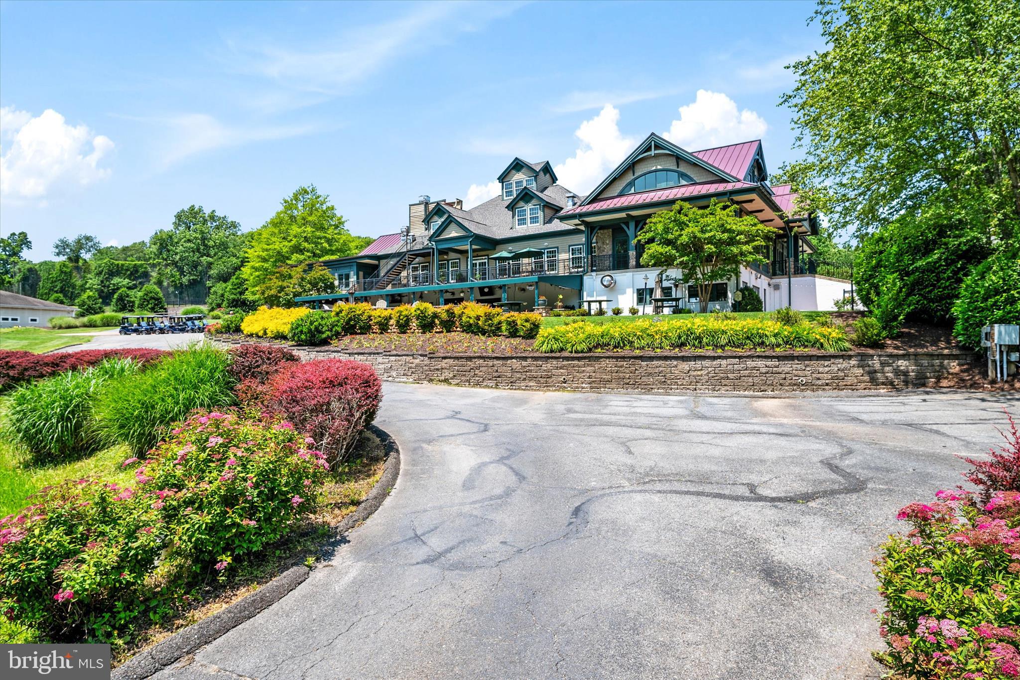 SOUTH RIVER COLONY - Residential