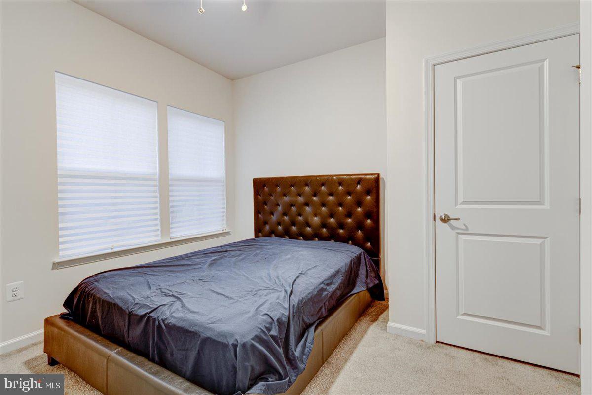 CREEKSIDE VILLAGE AT TANYARD SPRINGS - Residential