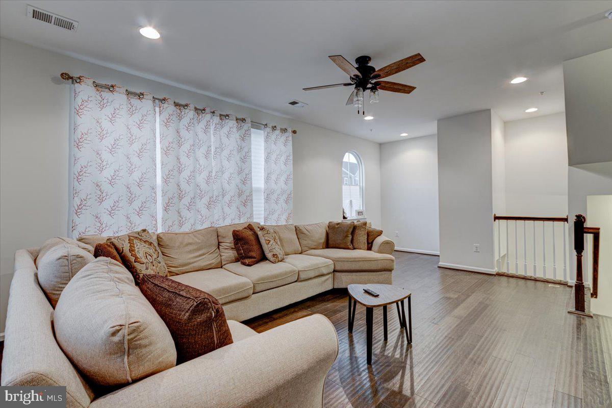 CREEKSIDE VILLAGE AT TANYARD SPRINGS - Residential