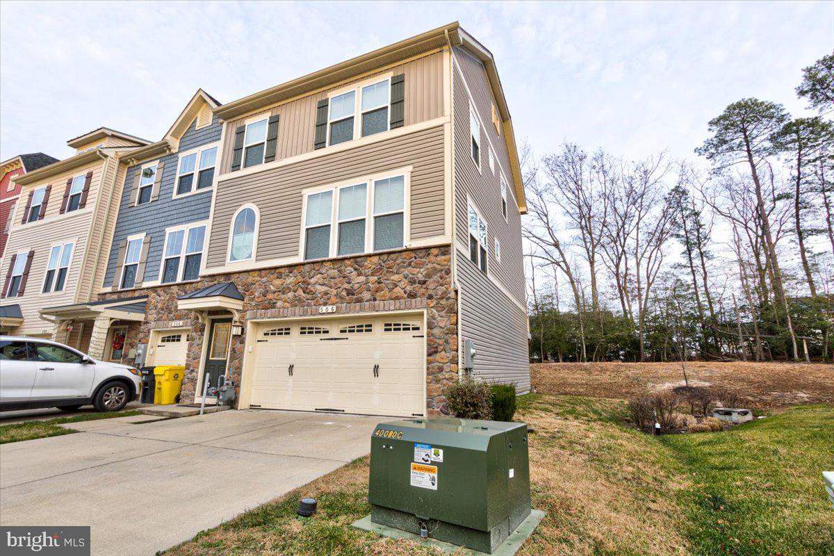 CREEKSIDE VILLAGE AT TANYARD SPRINGS - Residential