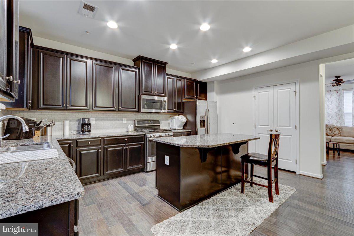 CREEKSIDE VILLAGE AT TANYARD SPRINGS - Residential