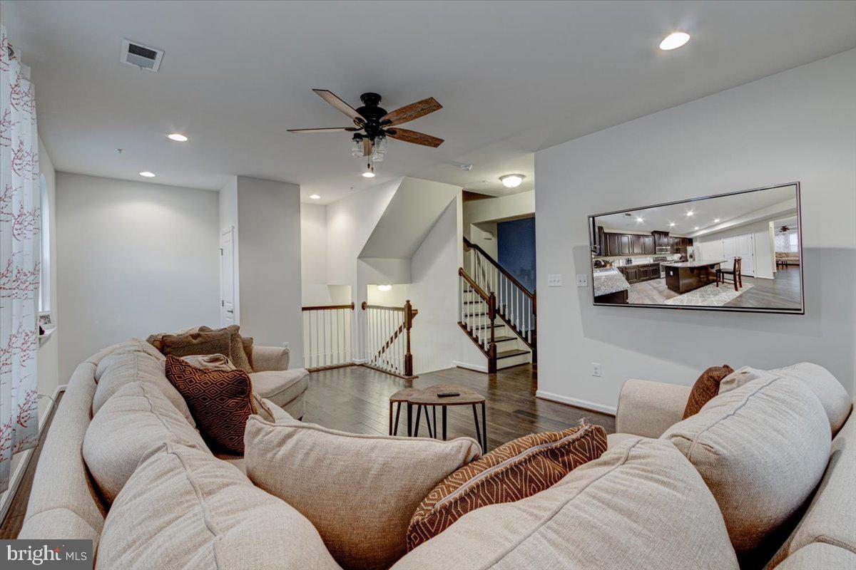 CREEKSIDE VILLAGE AT TANYARD SPRINGS - Residential