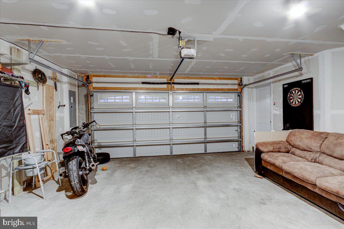 CREEKSIDE VILLAGE AT TANYARD SPRINGS - Residential