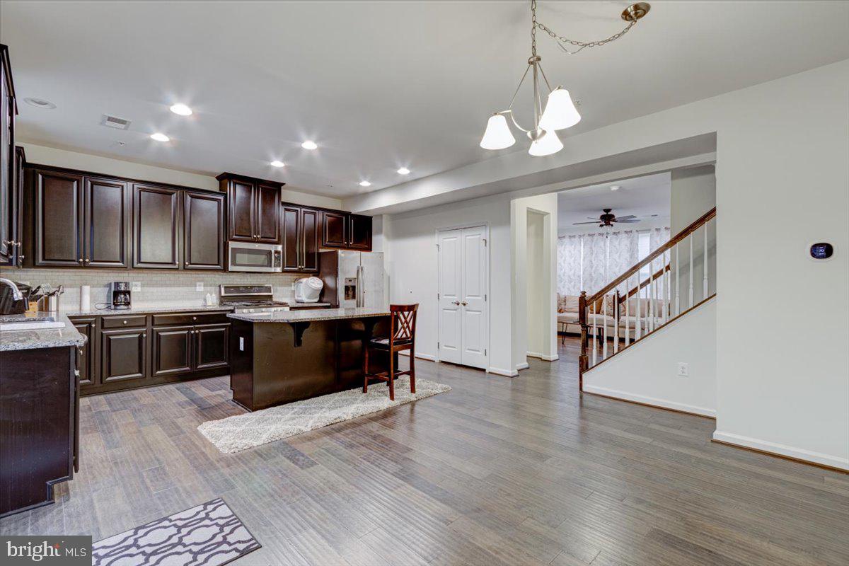 CREEKSIDE VILLAGE AT TANYARD SPRINGS - Residential