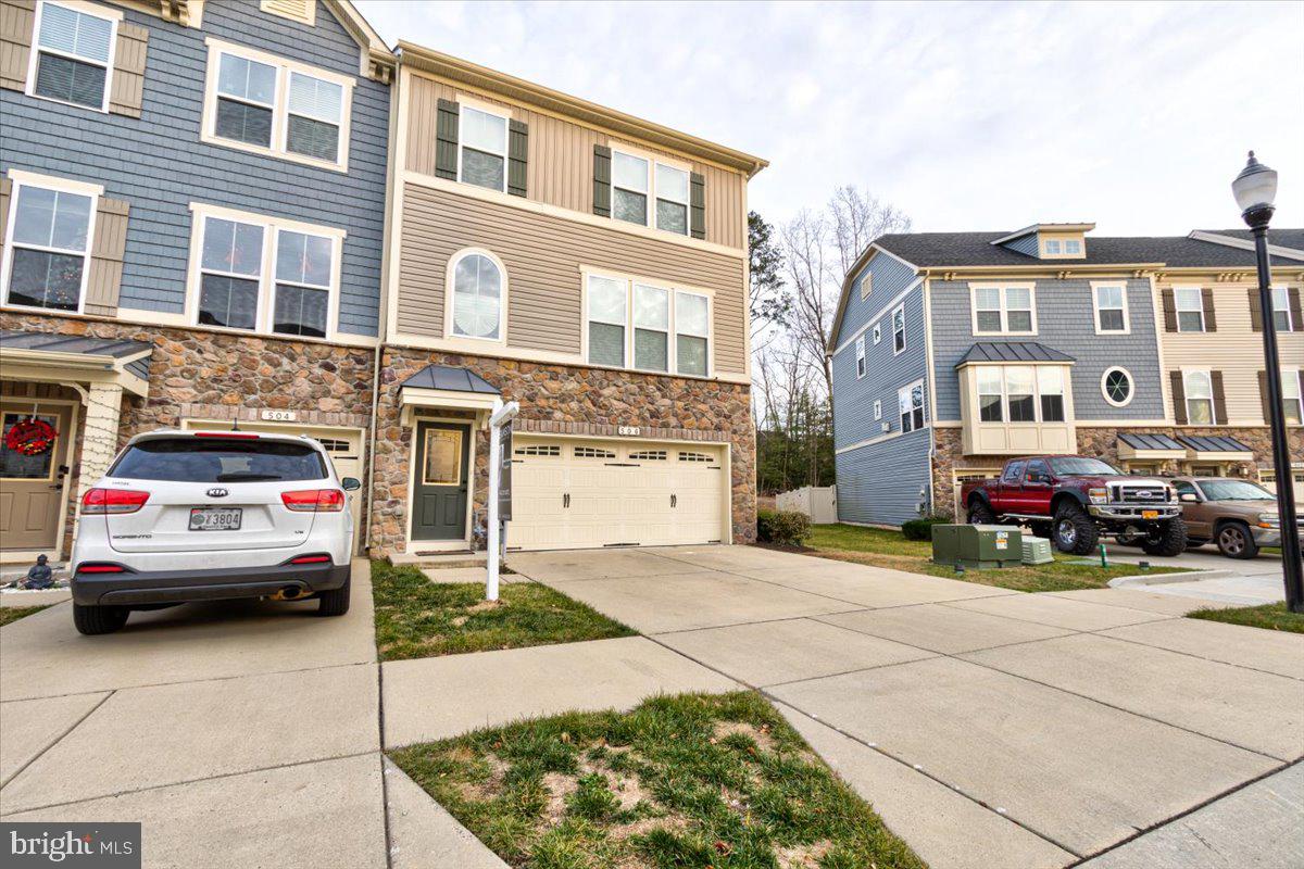 CREEKSIDE VILLAGE AT TANYARD SPRINGS - Residential