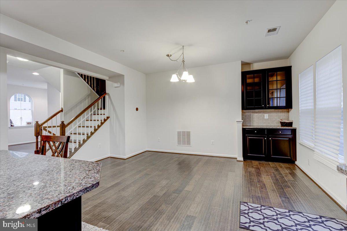 CREEKSIDE VILLAGE AT TANYARD SPRINGS - Residential