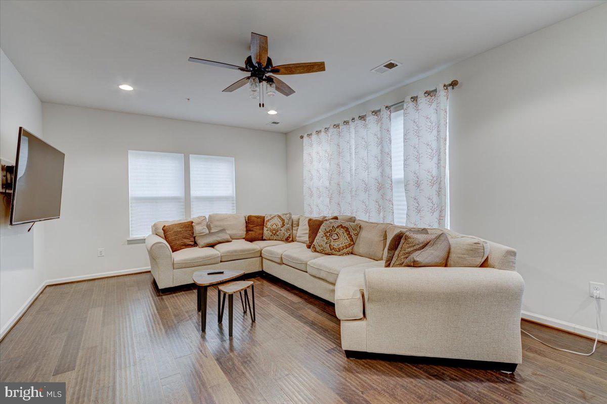 CREEKSIDE VILLAGE AT TANYARD SPRINGS - Residential