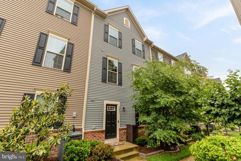 Photo of 7831 Francis Dickens Lane, ANNANDALE, VA 22003 (MLS # VAFX2315350)