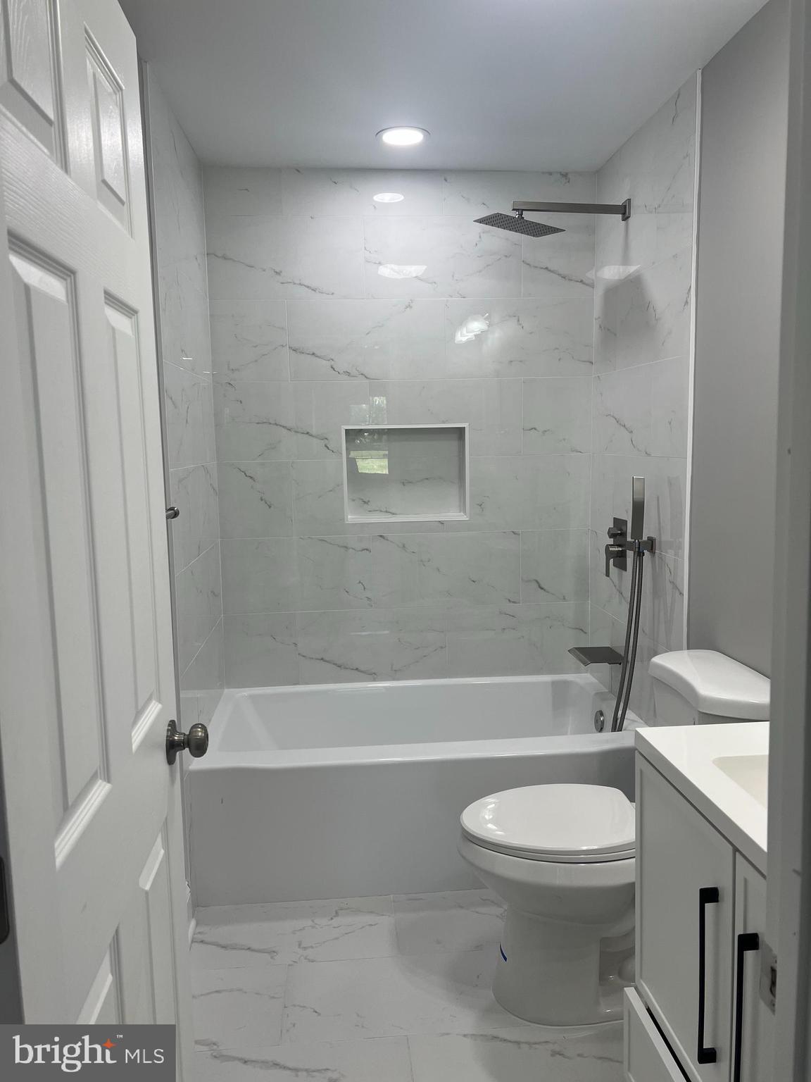 701 FARMINGTON ROAD W