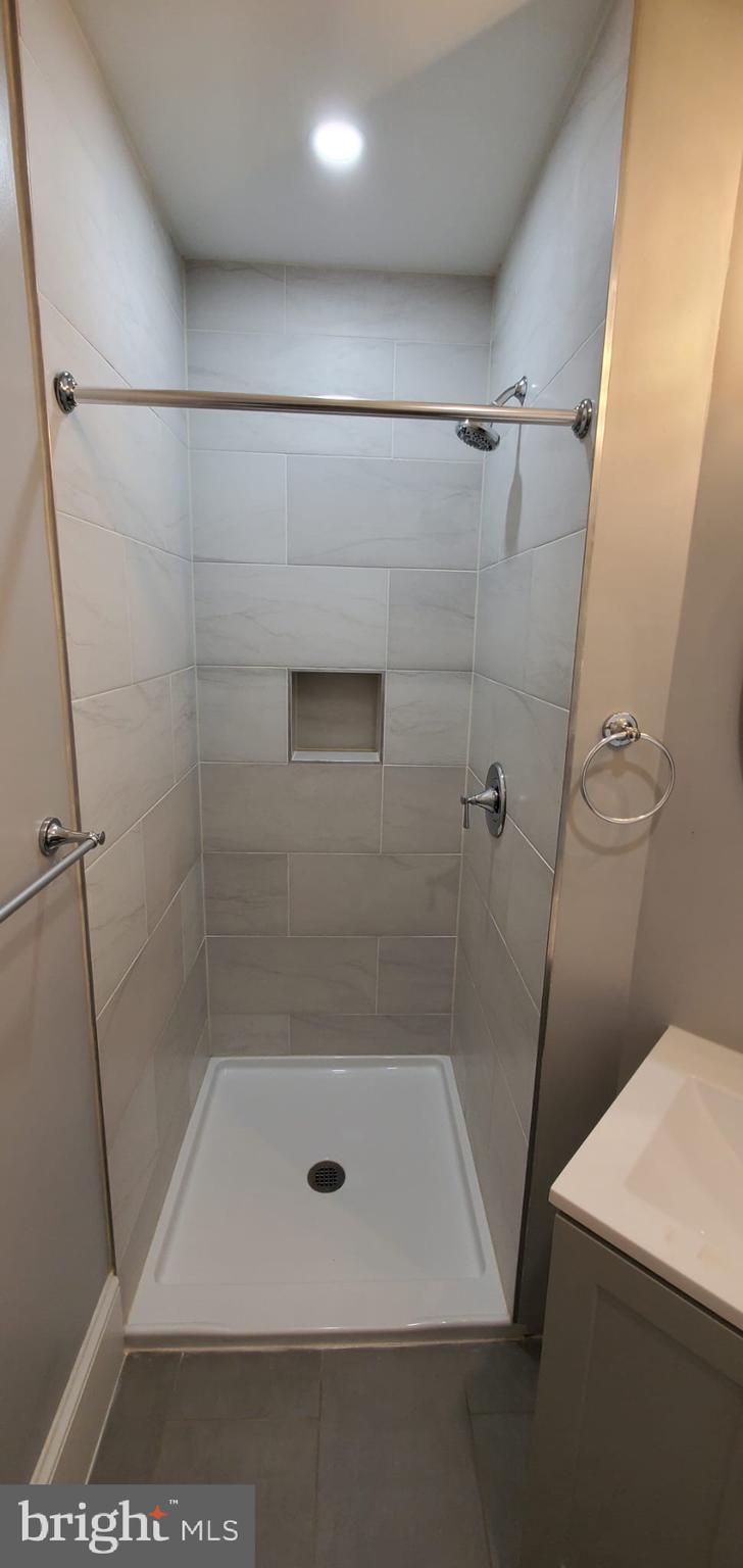 WASHINGTON VILLAGE - Residential Lease