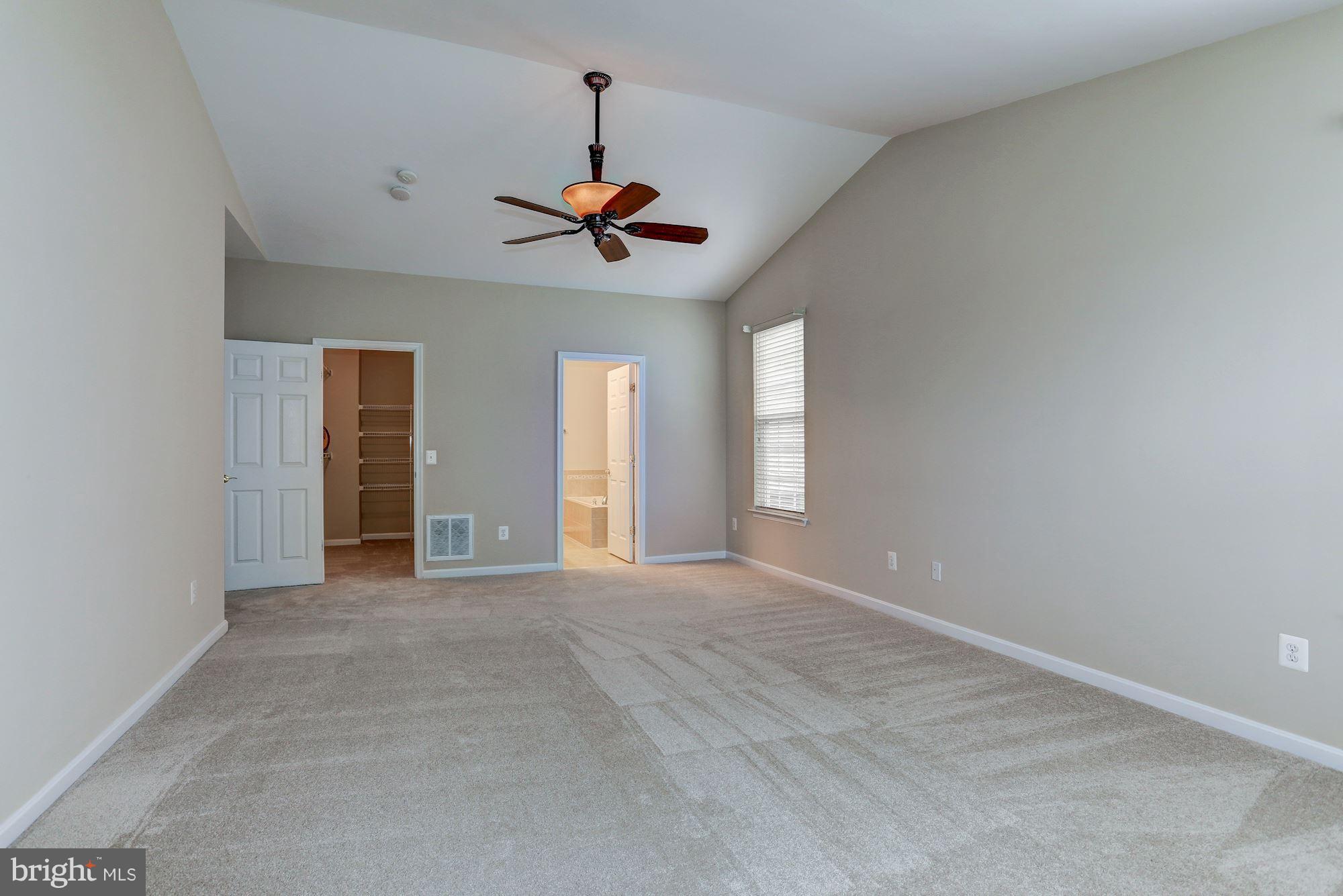 FOUR SEASONS - Residential