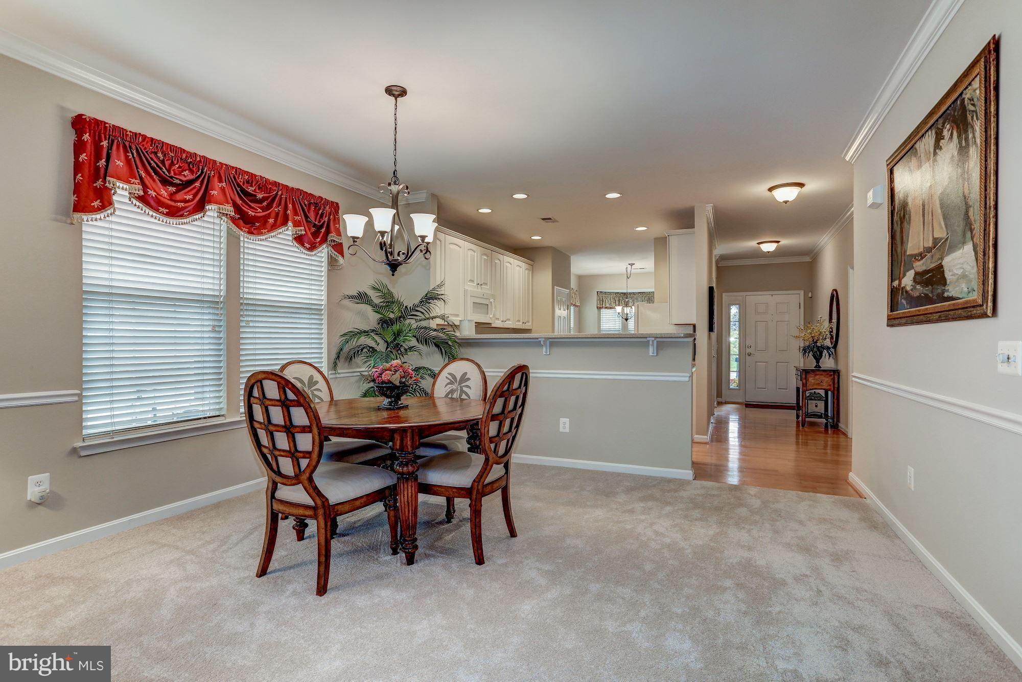 FOUR SEASONS - Residential