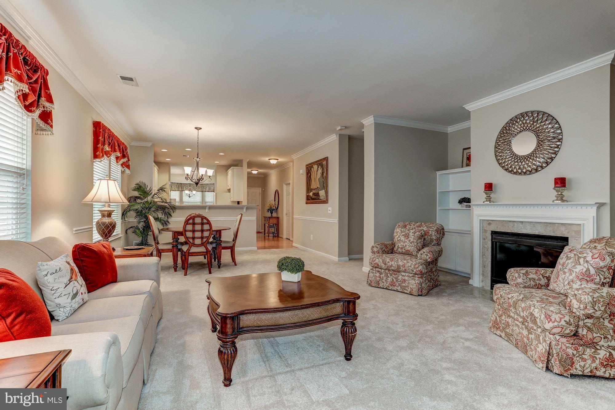 FOUR SEASONS - Residential