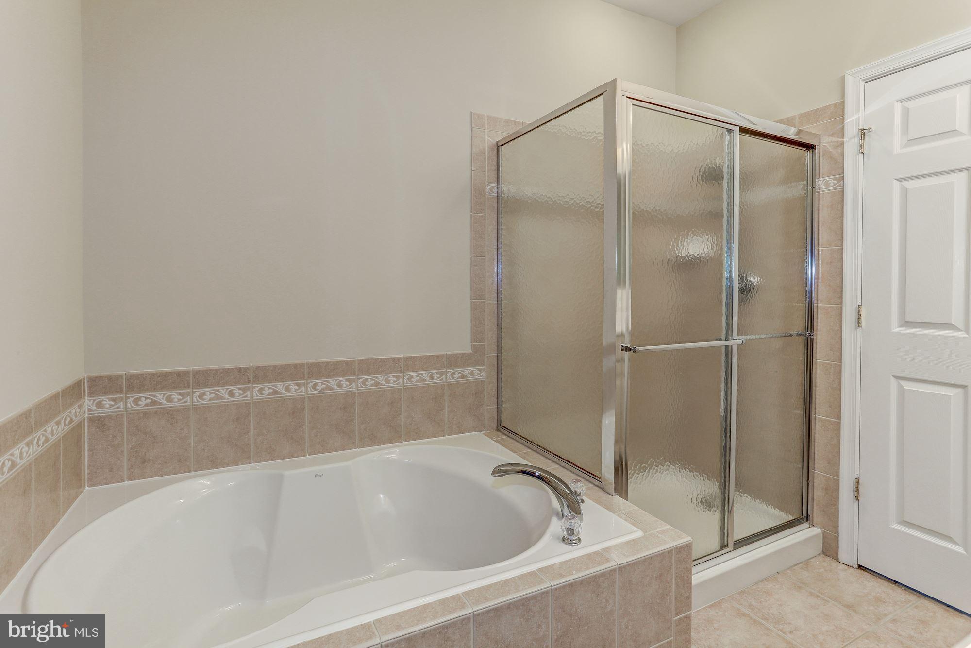 FOUR SEASONS - Residential