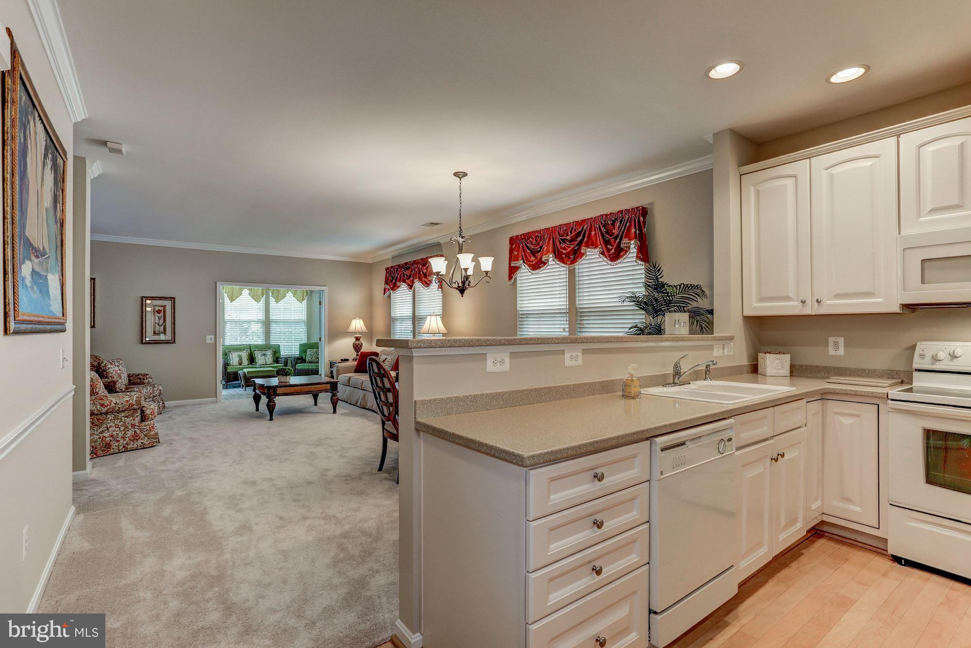 FOUR SEASONS - Residential