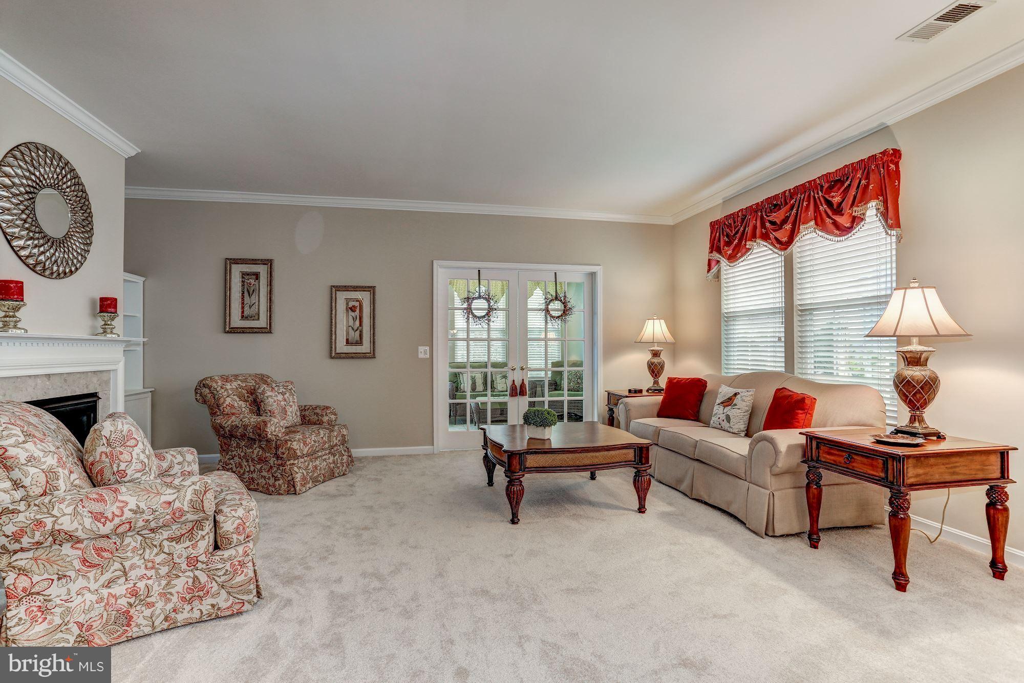 FOUR SEASONS - Residential