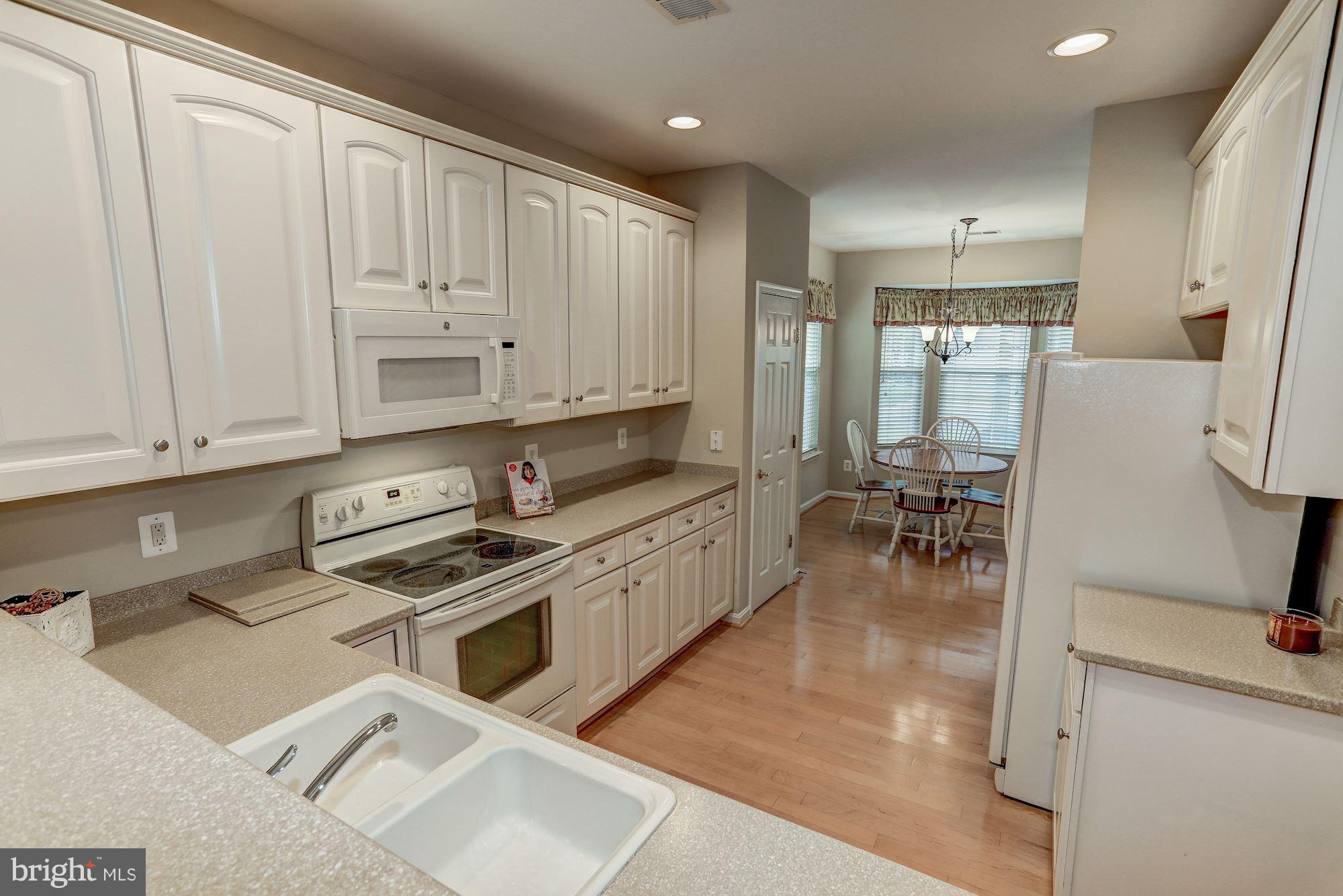 FOUR SEASONS - Residential