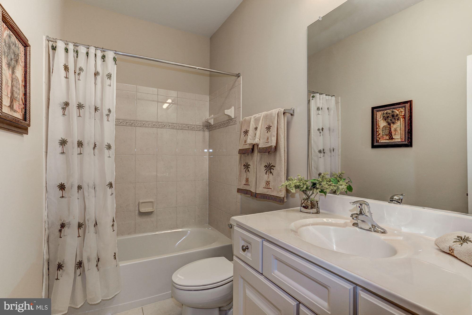 FOUR SEASONS - Residential